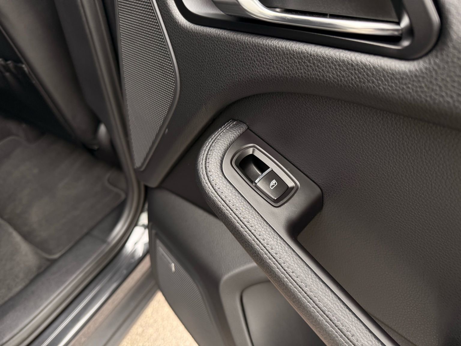 Used 2022 Porsche Macan image 30