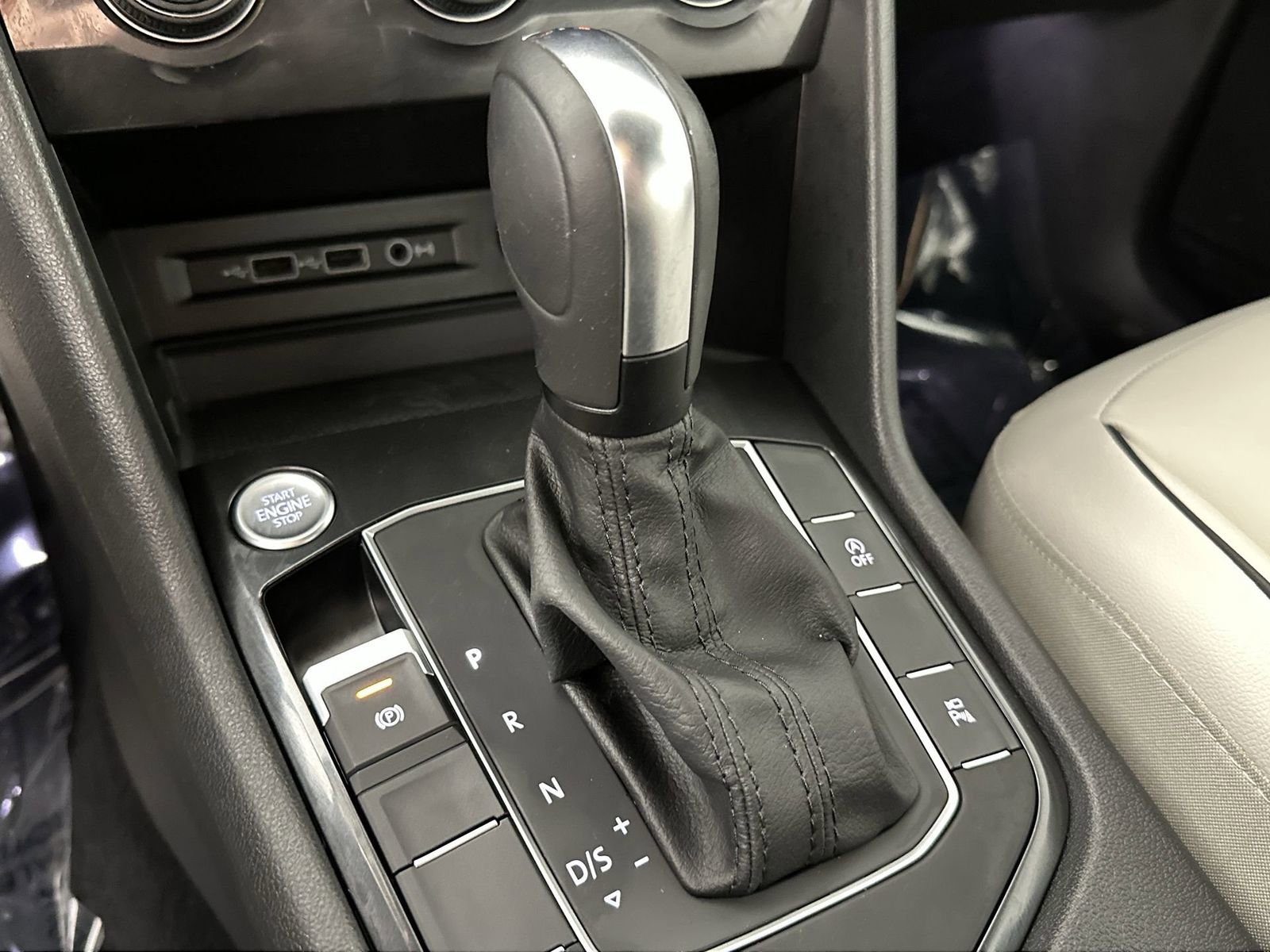 Used 2020 Volkswagen Tiguan SEL Premium R-Line image 24