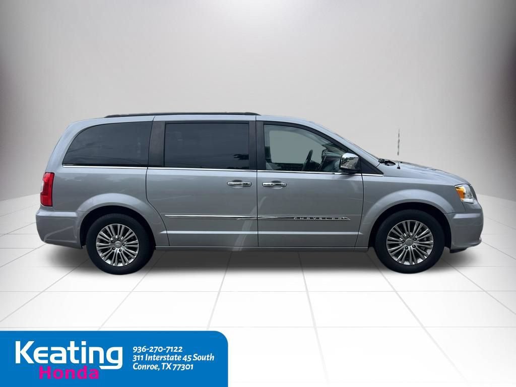 Used 2014 Chrysler Town & Country Touring-L w/ Driver Convenience Group FWD image 4
