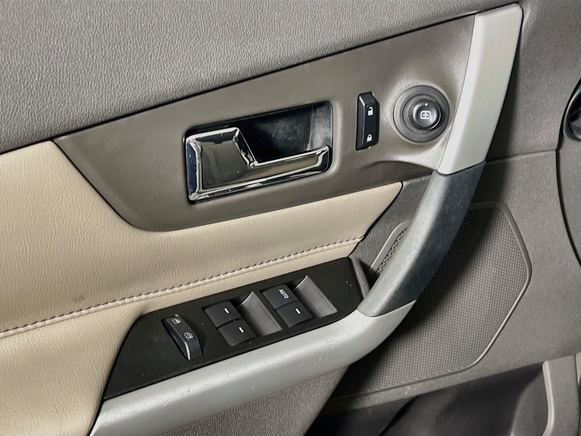 Used 2013 Ford Edge SE FWD image 17