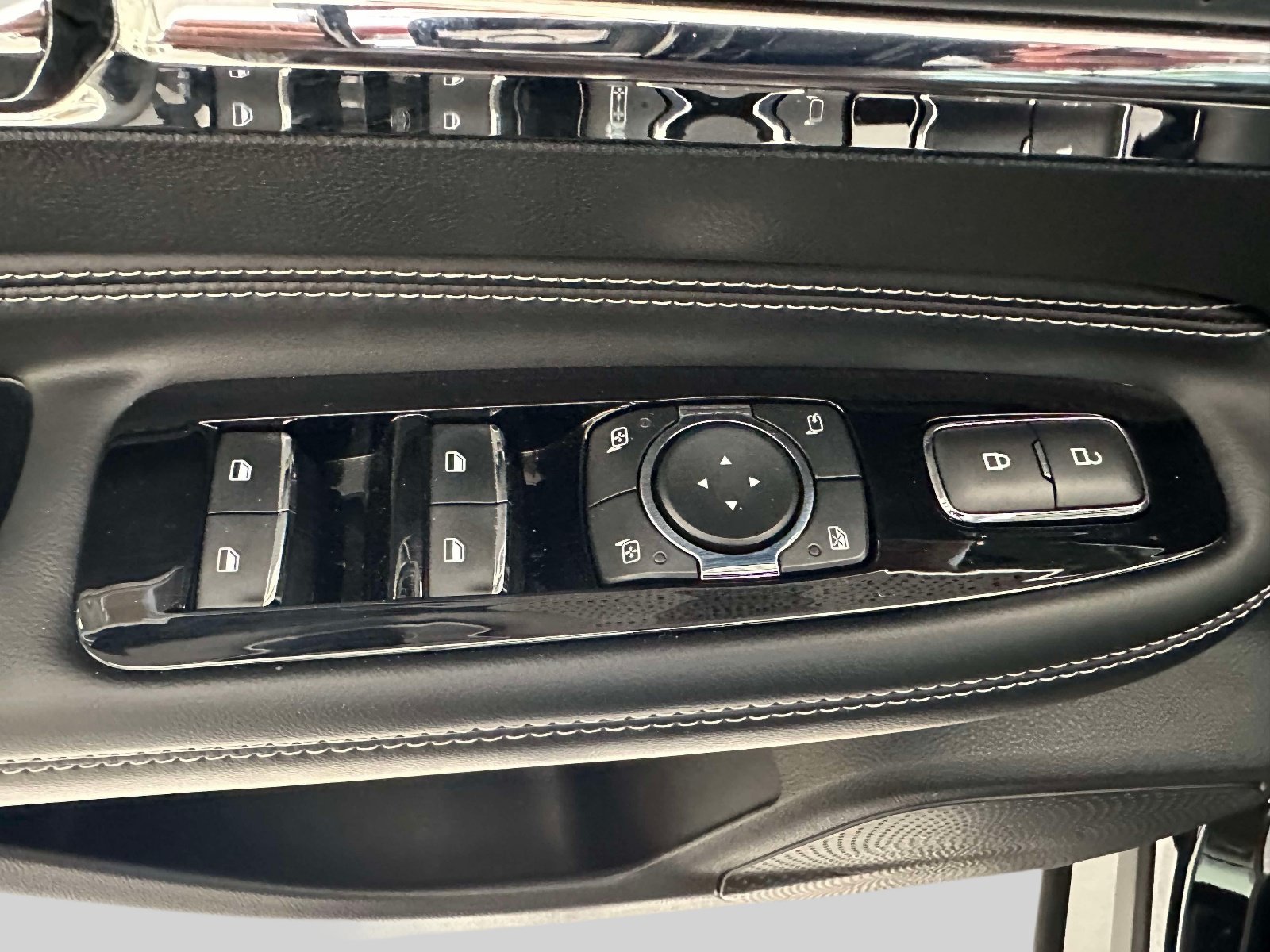 Used 2023 Lincoln Corsair AWD w/ Equipment Group 101A image 18