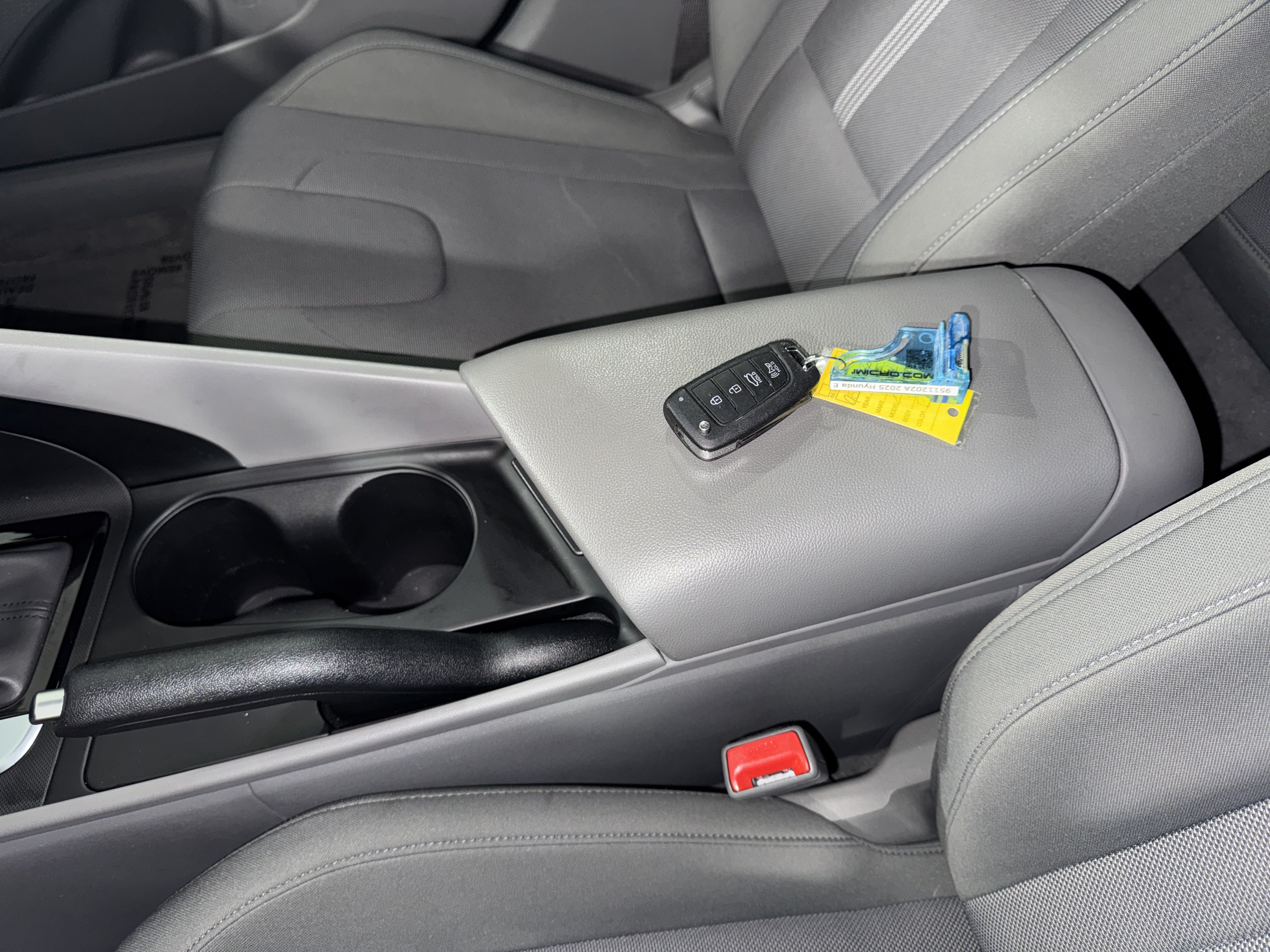Used 2025 Hyundai Elantra SE FWD image 28