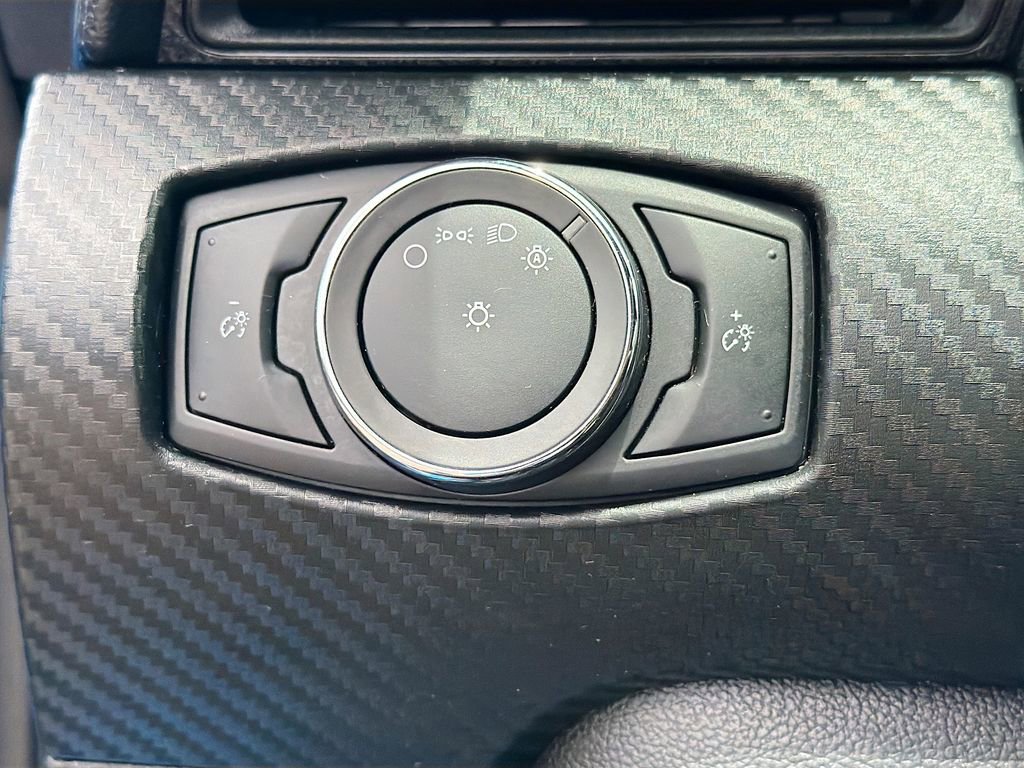 Used 2017 Ford Mustang Coupe image 32