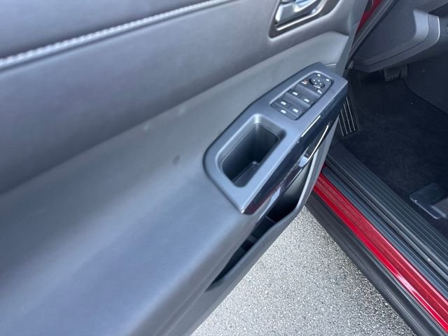 Used 2025 Nissan Pathfinder SV image 11