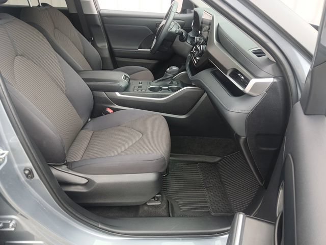 Used 2023 Toyota Highlander LE FWD image 25