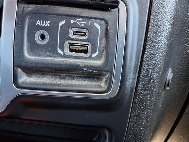 Used 2019 Jeep Wrangler Unlimited Sahara w/ Safety Group image 10