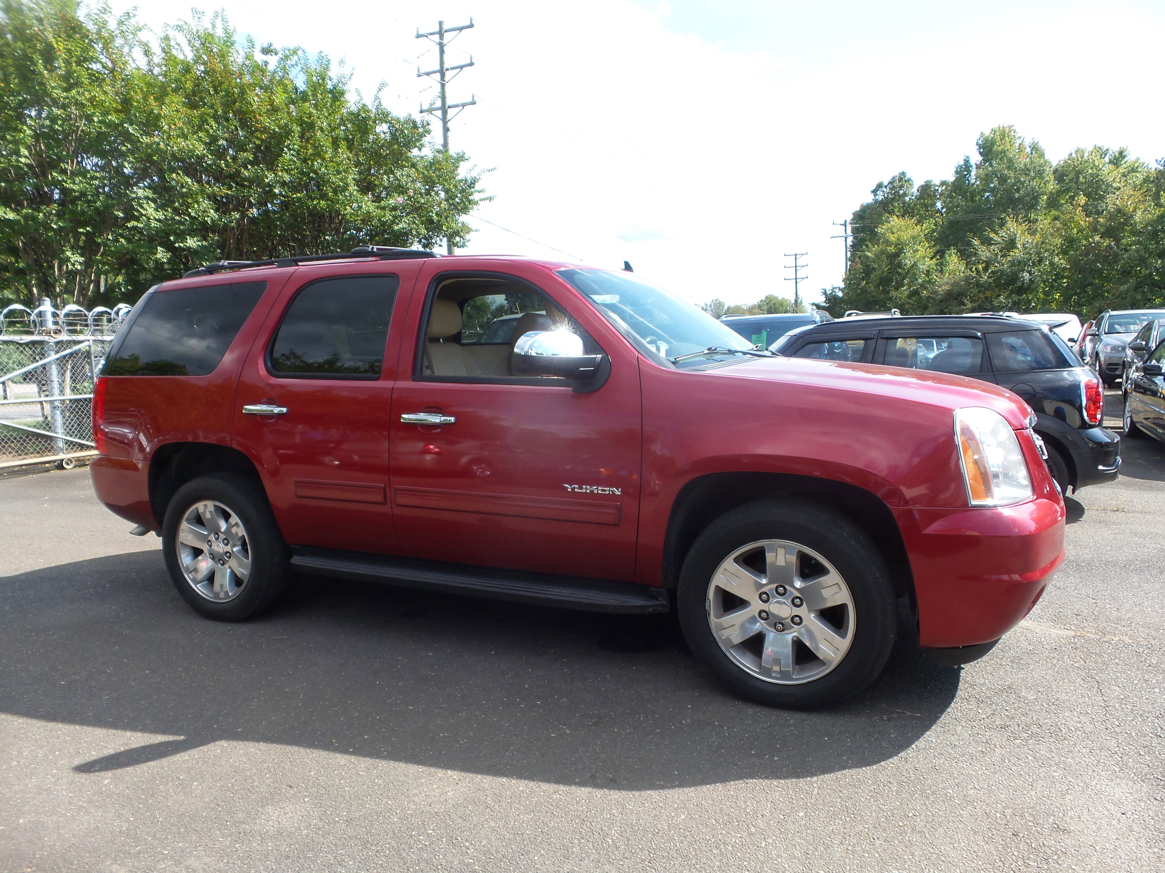 Used 2013 GMC Yukon SLT w/ SLT Chrome Package image 13