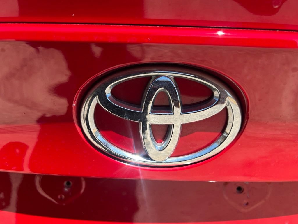 Used 2022 Toyota C-HR XLE FWD image 11