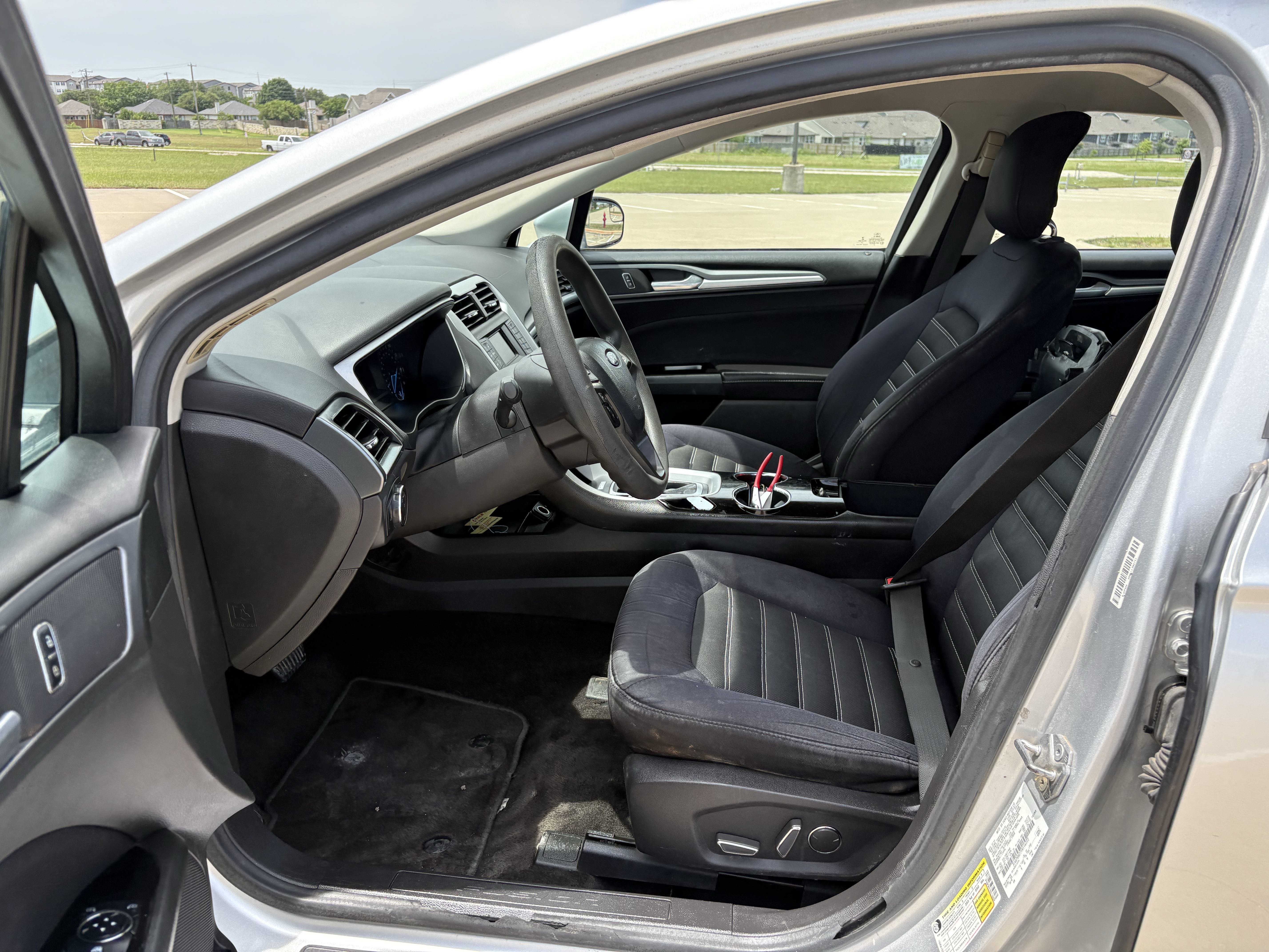 Used 2015 Ford Fusion SE FWD image 10