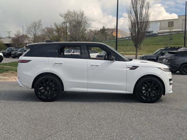 Used 2025 Land Rover Range Rover Sport Dynamic SE image 4