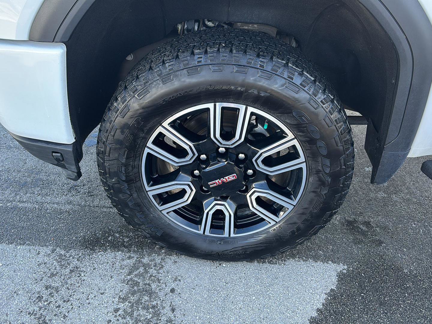 Used 2023 GMC Sierra 2500 AT4 w/ AT4 Premium Plus Package image 9