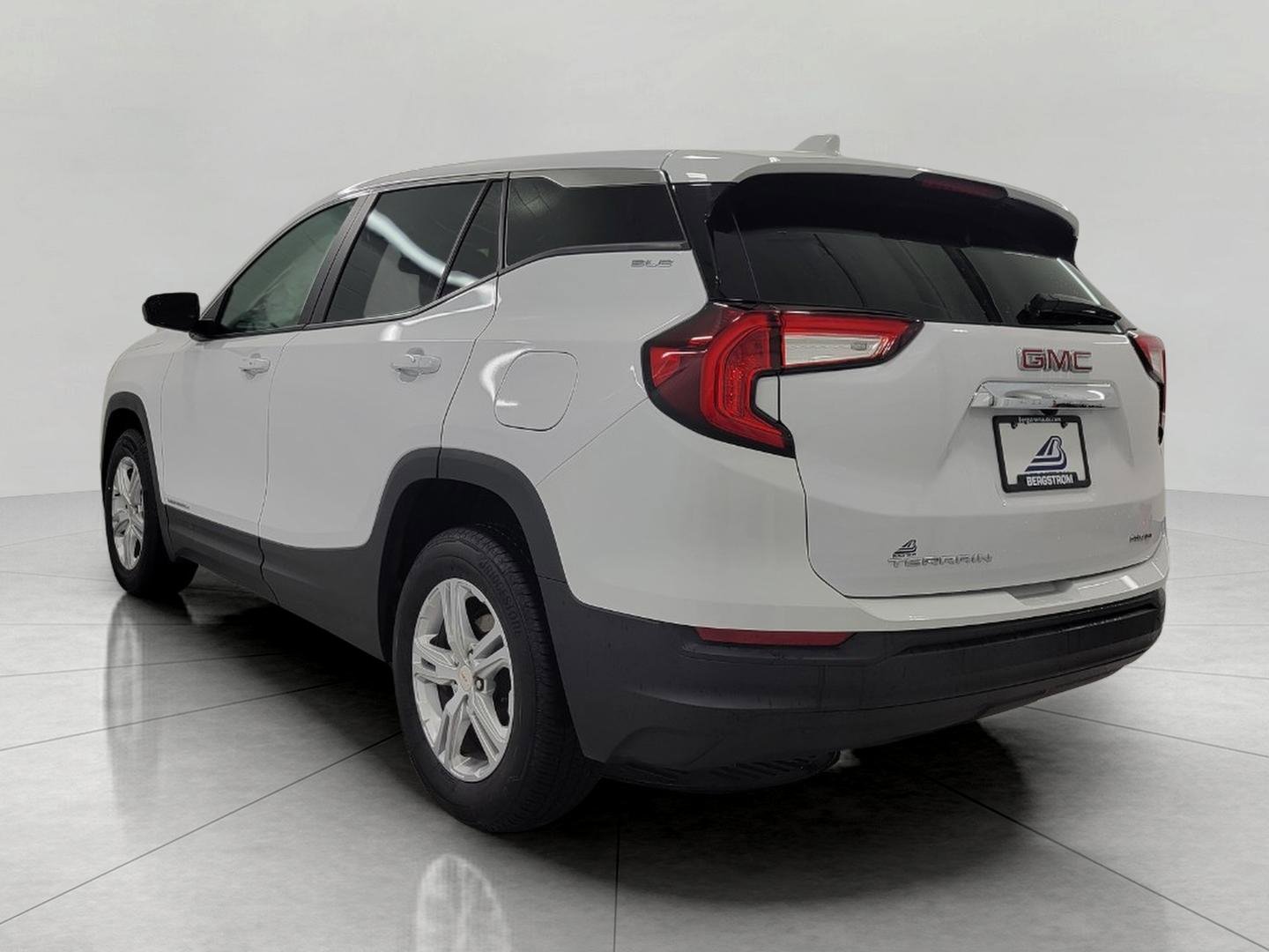 Used 2024 GMC Terrain SLE image 20