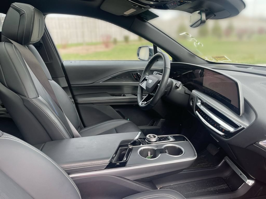 Certified 2024 Cadillac Lyriq Premium Luxury AWD/4WD image 39