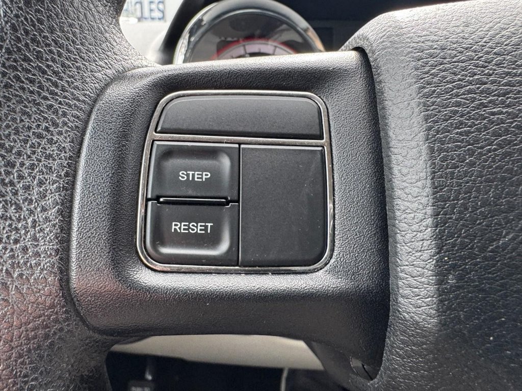 Used 2012 Dodge Grand Caravan SXT w/ Entertainment Group 1 FWD image 18