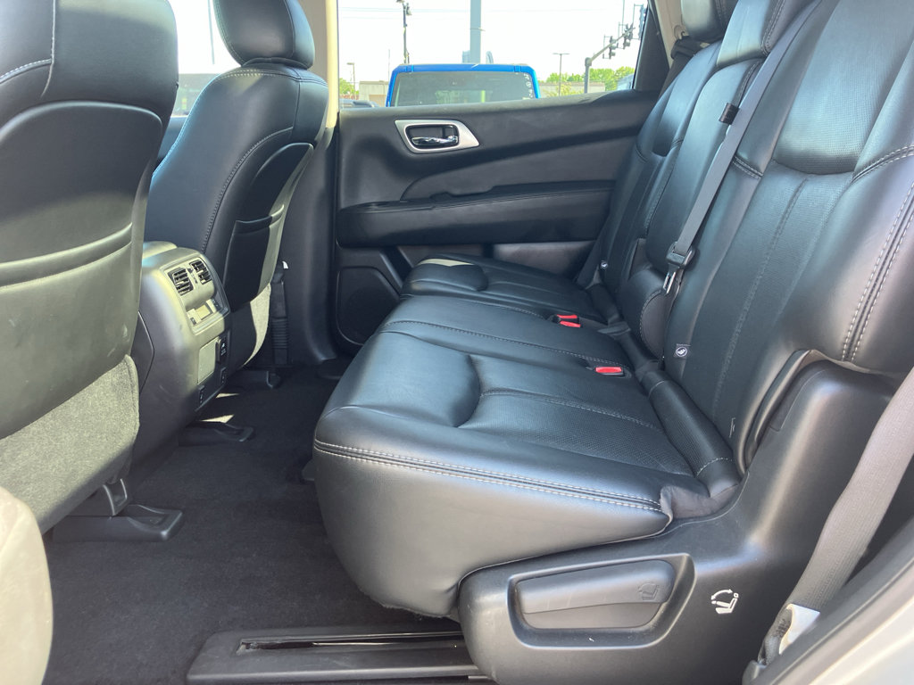Used 2016 Nissan Pathfinder Platinum AWD/4WD image 32