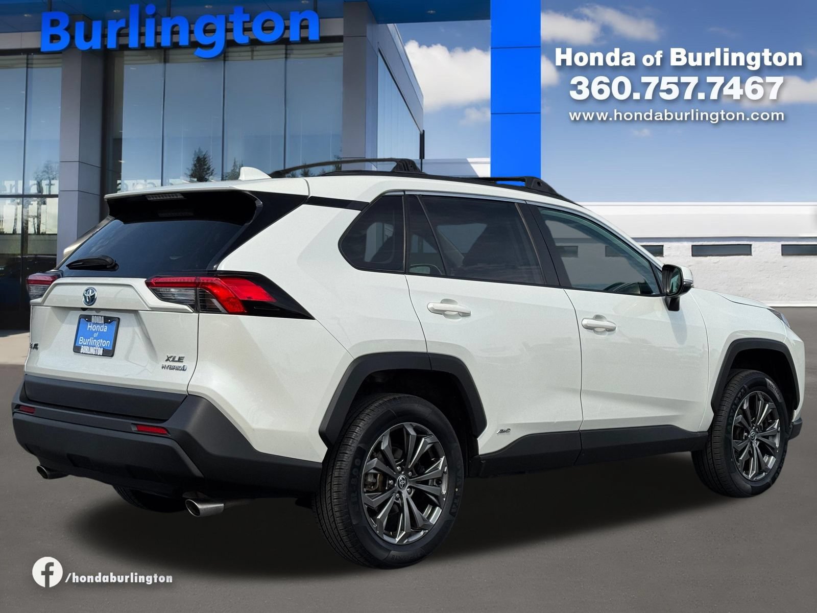 Used 2022 Toyota RAV4 XLE Premium AWD/4WD image 6
