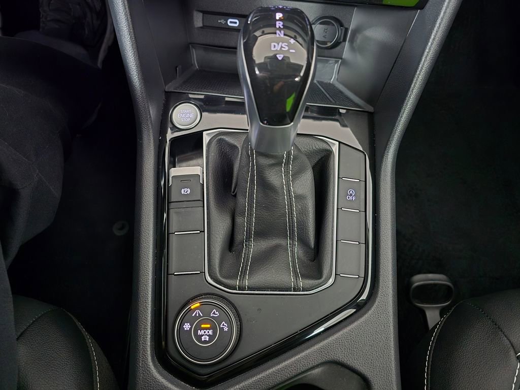 Used 2023 Volkswagen Taos SE w/ Black Wheel Package image 23