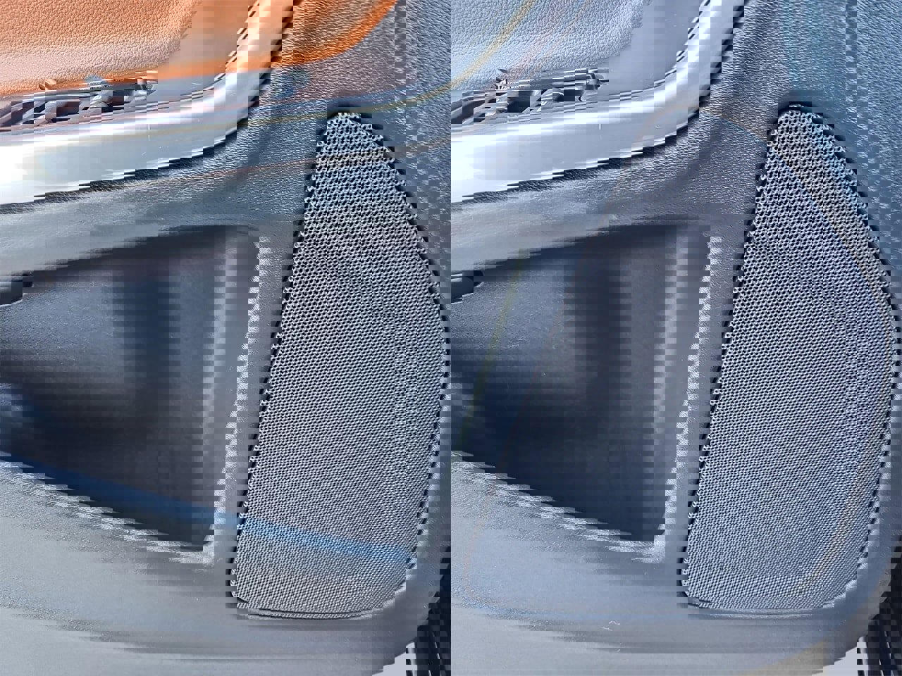 Used 2015 Volvo V60 T5 Platinum image 29