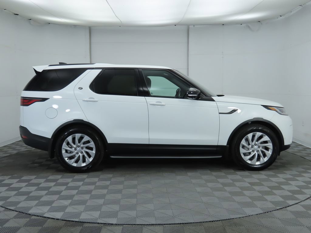 Used 2025 Land Rover Discovery S image 4