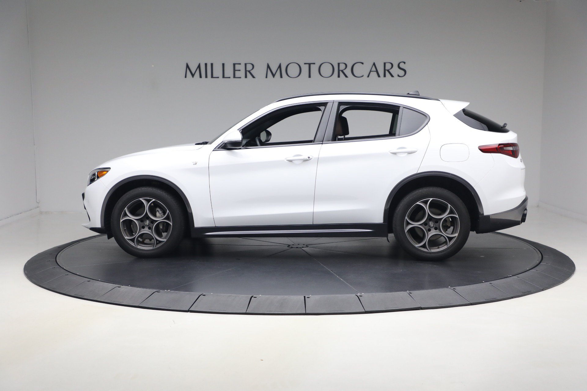 Used 2023 Alfa Romeo Stelvio Ti w/ Active Assist Plus Package AWD/4WD image 3