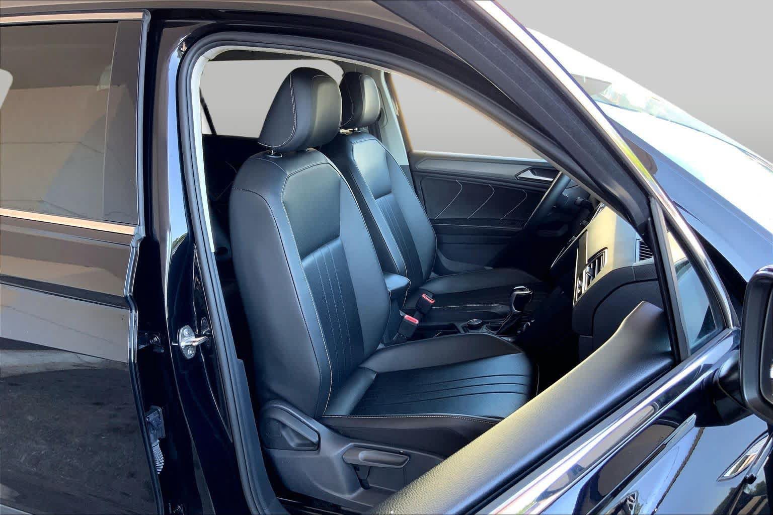 Used 2024 Volkswagen Tiguan SE AWD/4WD image 9