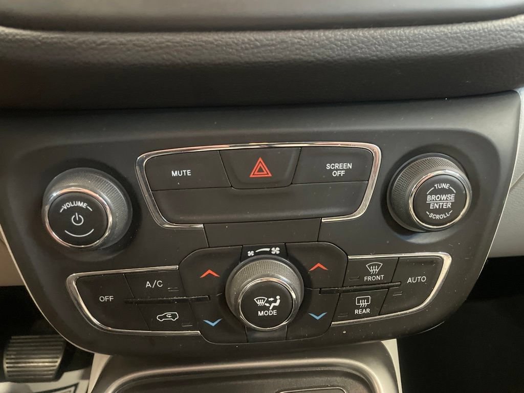 Used 2020 Jeep Compass Latitude w/ Cold Weather Group AWD/4WD image 13