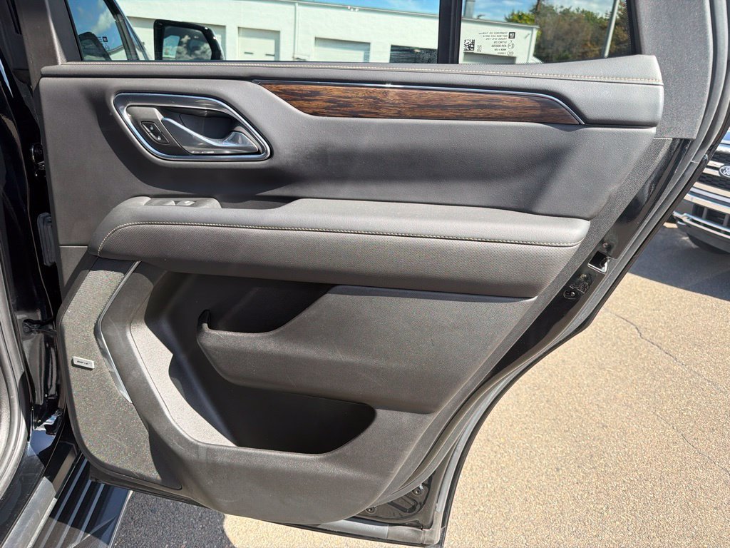 Used 2023 Chevrolet Tahoe Premier AWD/4WD image 17