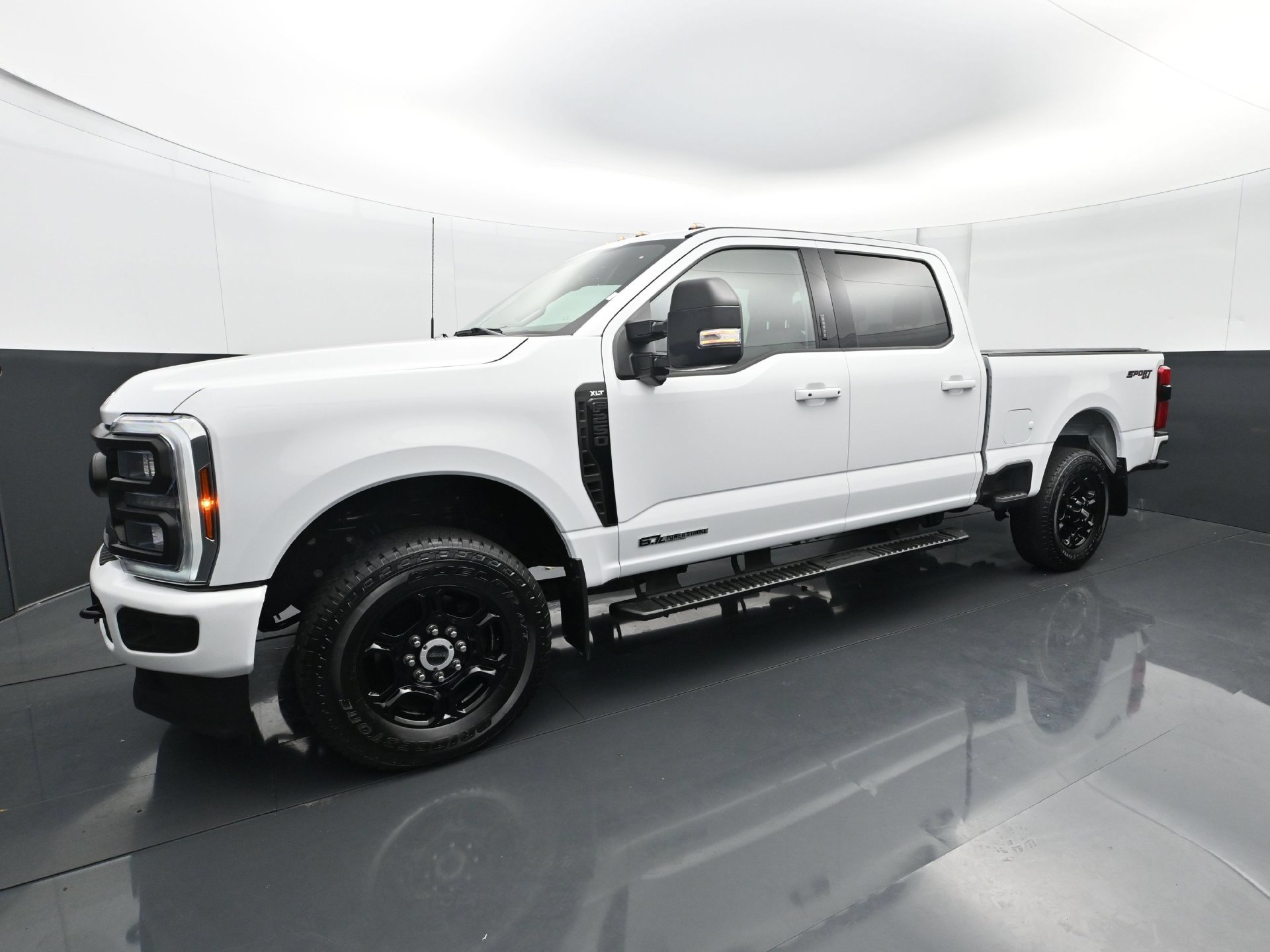 Used 2024 Ford F250 XLT w/ XLT Premium Package AWD/4WD image 2