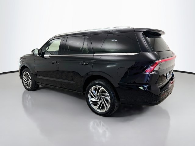Used 2025 Lincoln Navigator Reserve AWD/4WD image 5