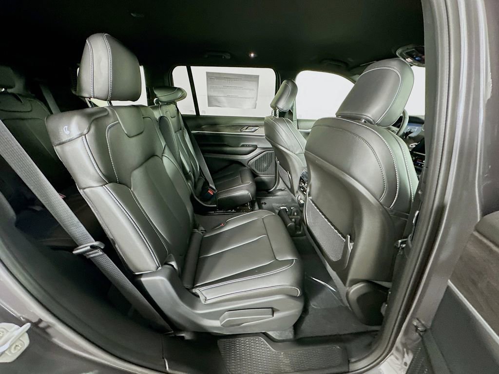 New 2025 Jeep Grand Cherokee L Limited w/ Black Appearance Package image 35