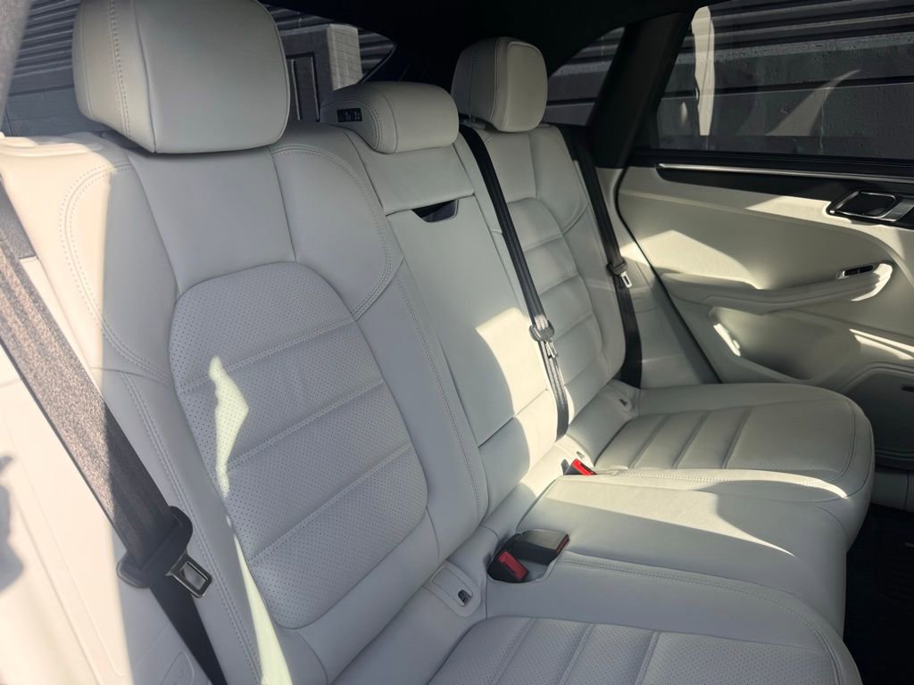 Certified 2026 Porsche Macan GTS image 22
