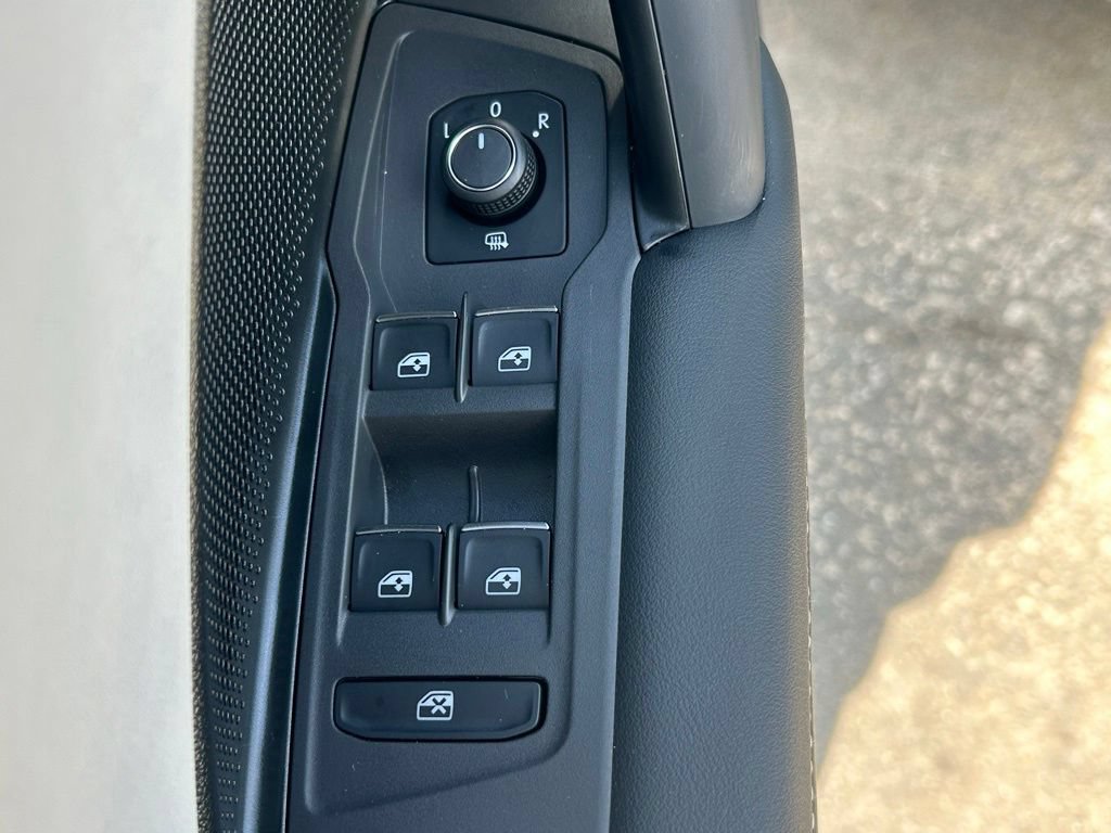 Certified 2025 Volkswagen Tiguan SE R-Line FWD image 24