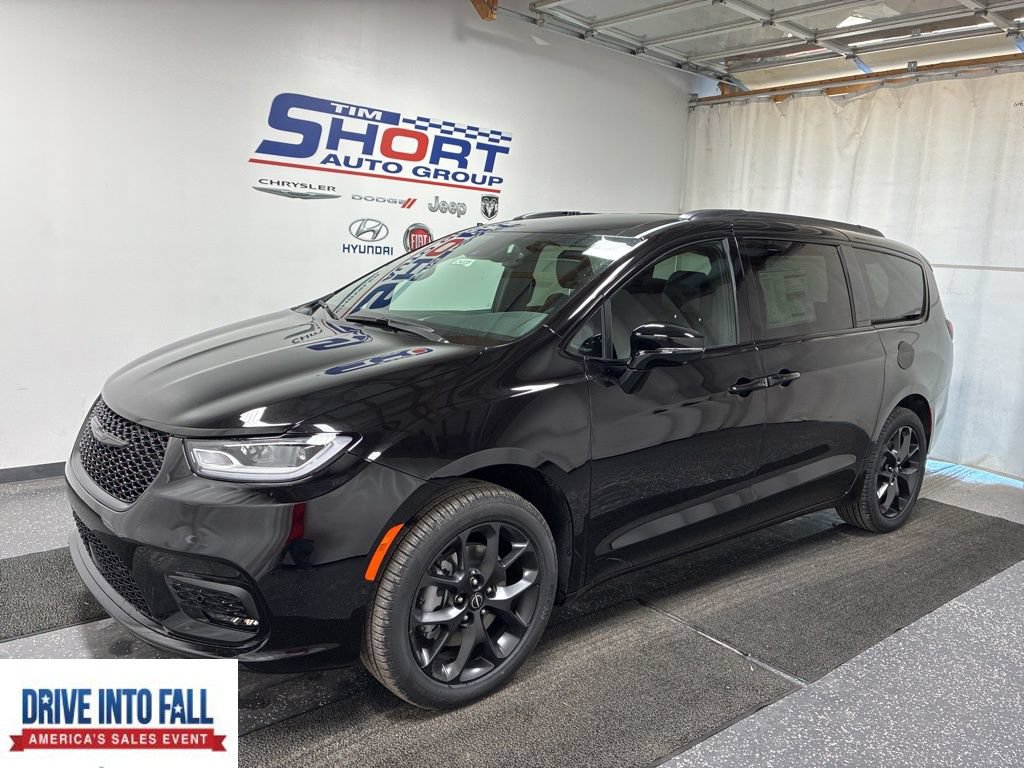 New 2026 Chrysler Pacifica Select w/ S Appearance Package AWD/4WD image 1