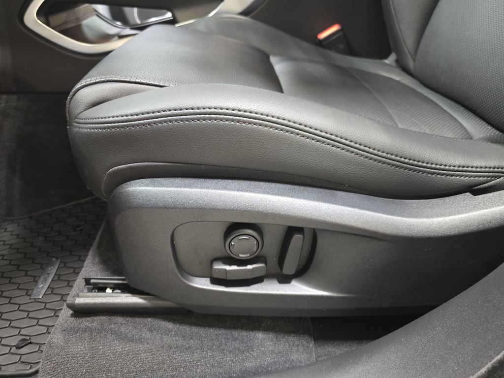 Used 2023 Jaguar F-PACE S image 29