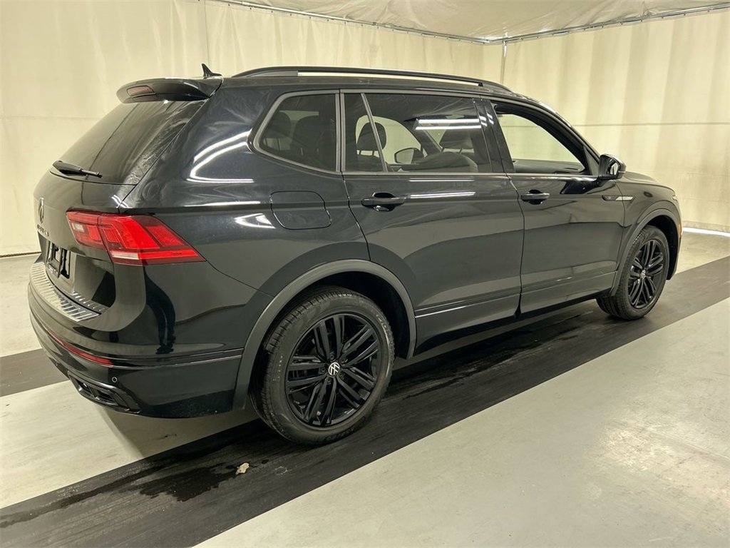 Certified 2022 Volkswagen Tiguan SE R-Line image 2