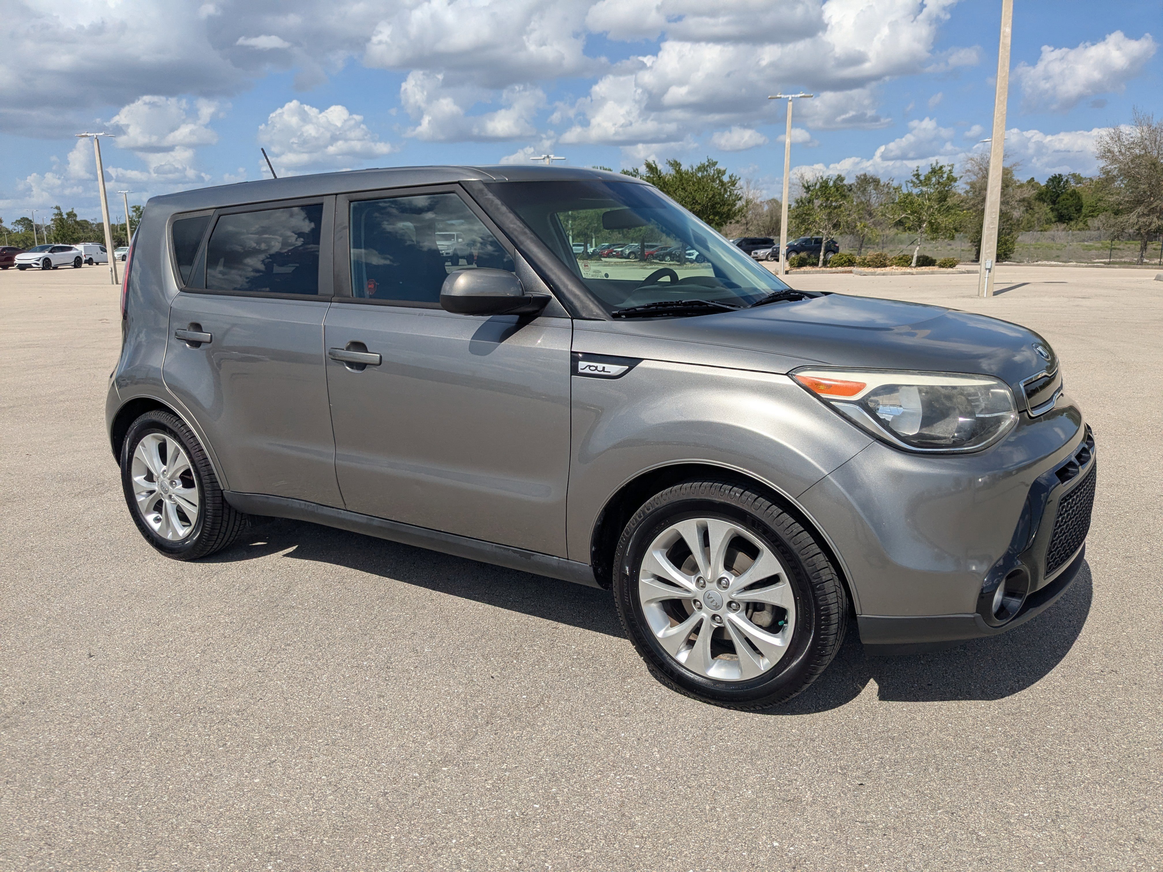 Used 2016 Kia Soul + image 2