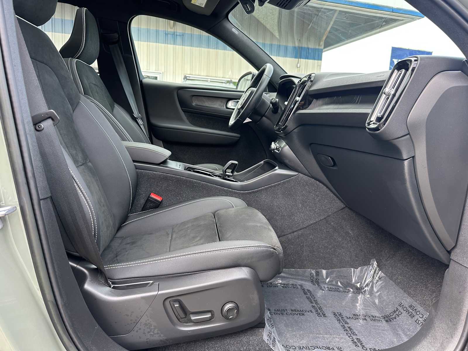 Certified 2023 Volvo XC40 Recharge Ultimate w/ Protection Package Premier AWD/4WD image 11