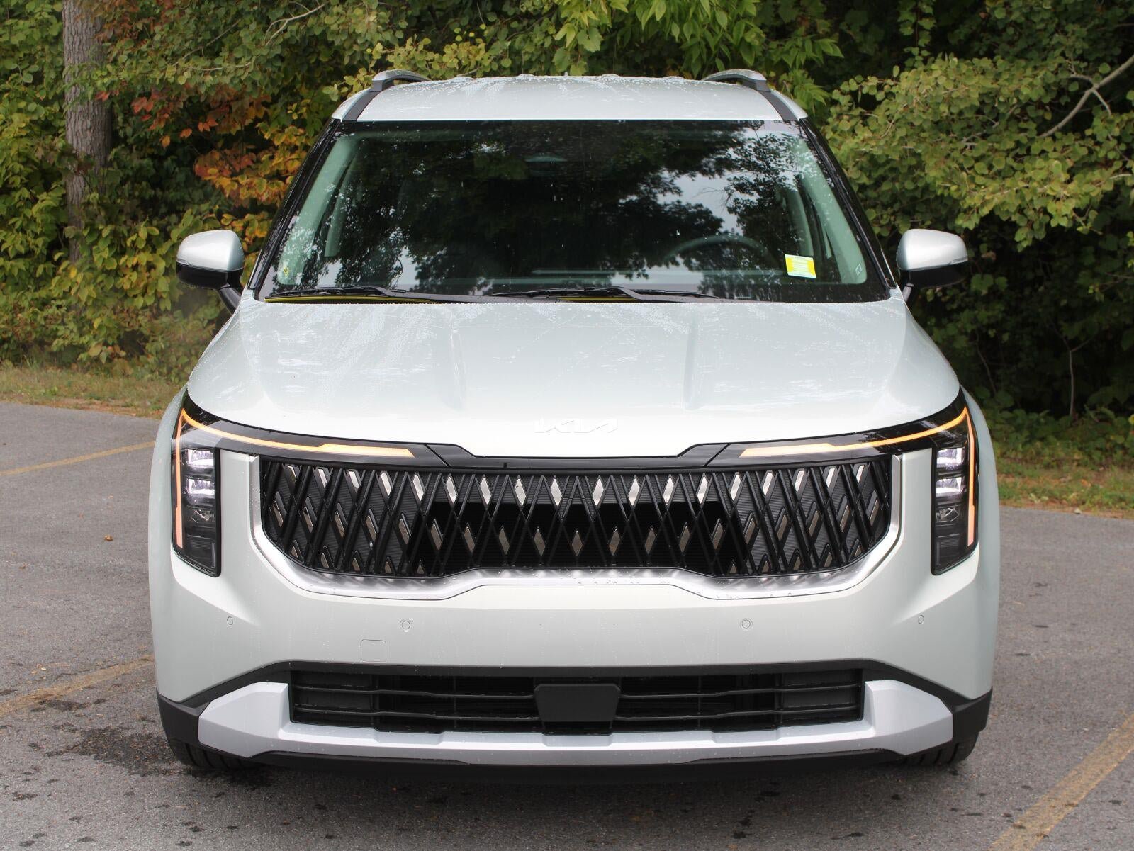 New 2027 Kia Carnival EX FWD image 2