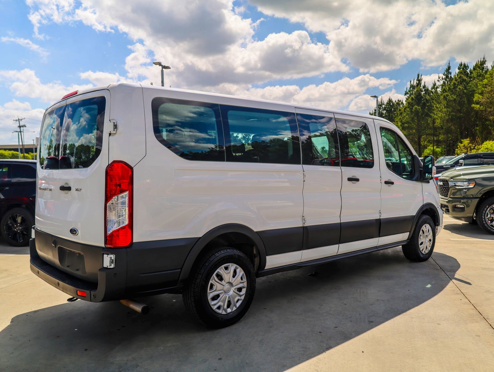 Used 2021 Ford Transit 350 XLT image 9