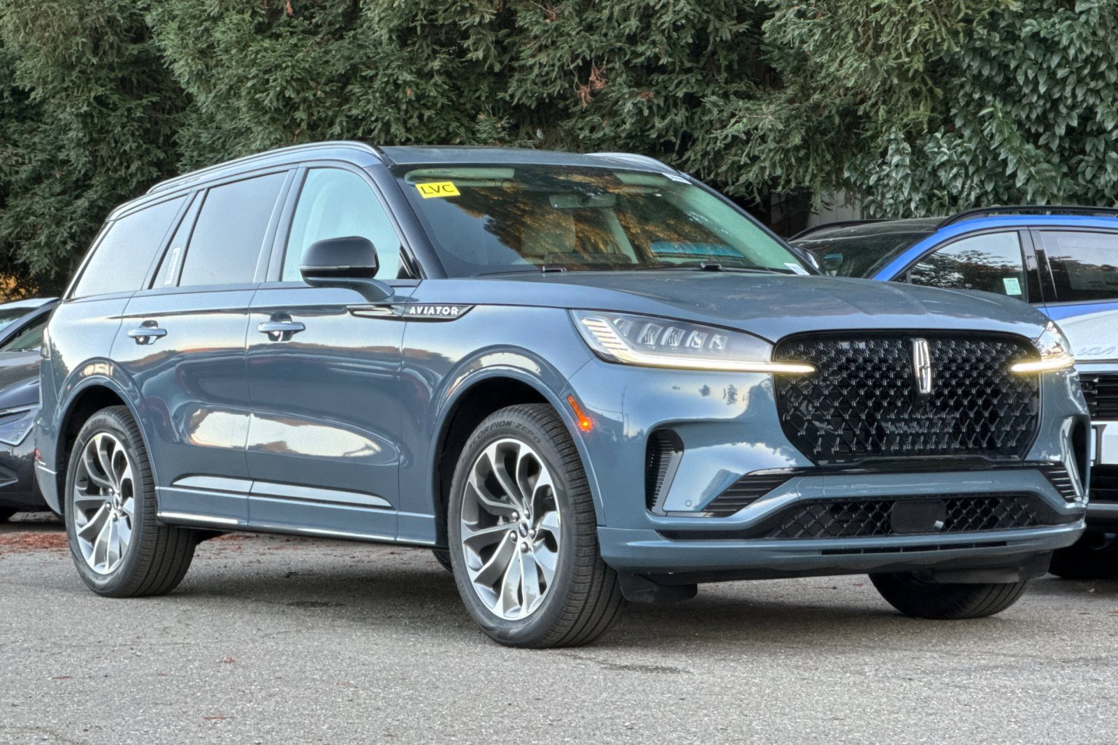 New 2026 Lincoln Aviator AWD w/ Jet Appearance Package image 2
