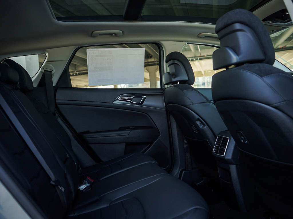 New 2026 Kia Sportage SX image 13