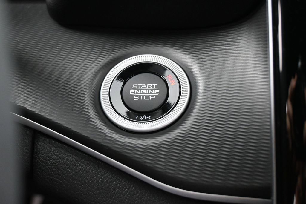 Used 2023 Jeep Grand Cherokee Altitude AWD/4WD image 28
