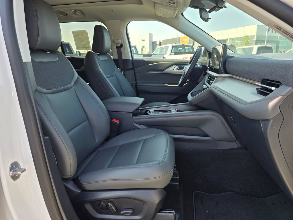 New 2026 Ford Explorer Active w/ Active Comfort Package AWD/4WD image 14