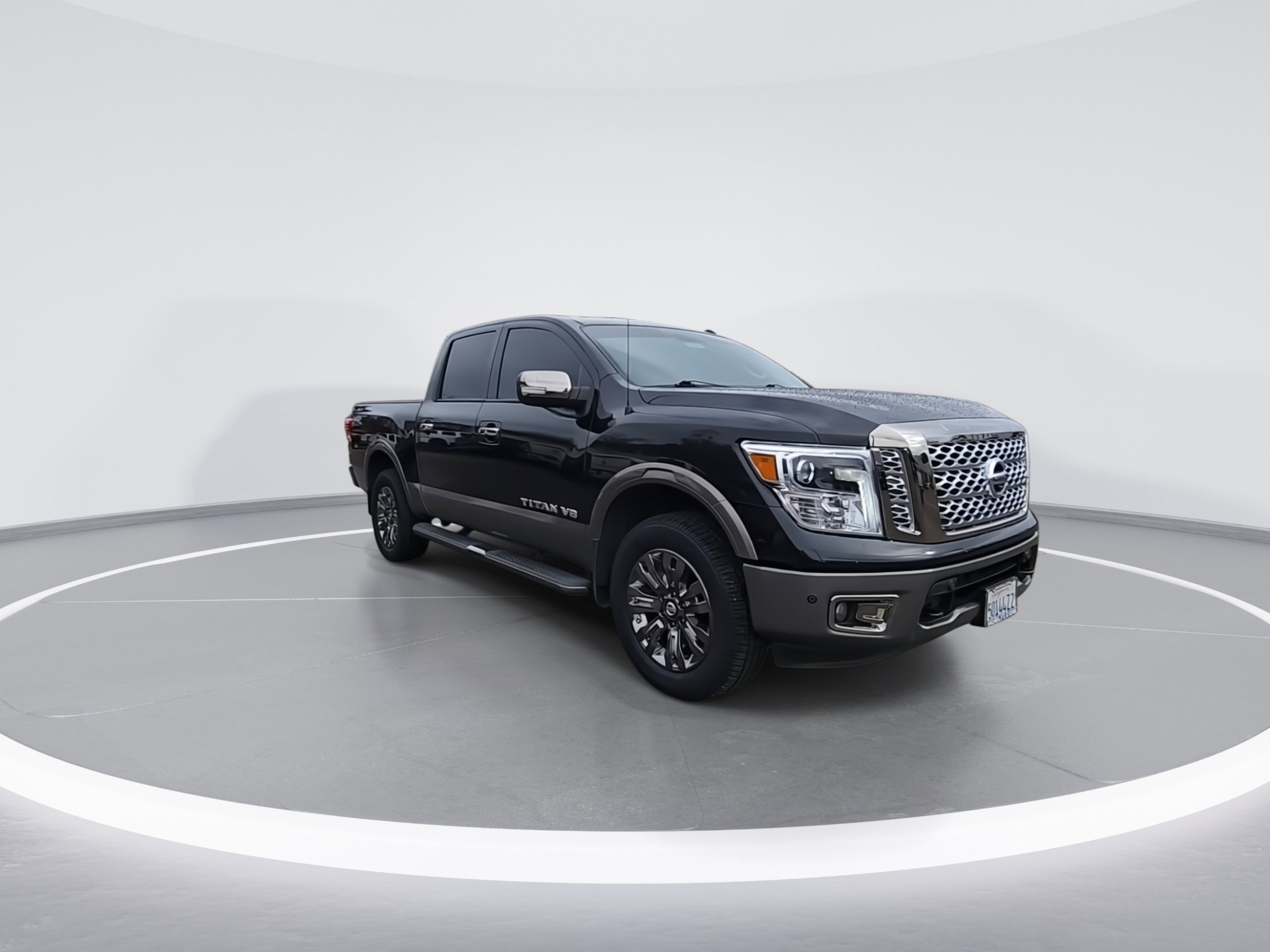 Used 2019 Nissan Titan Platinum Reserve image 2