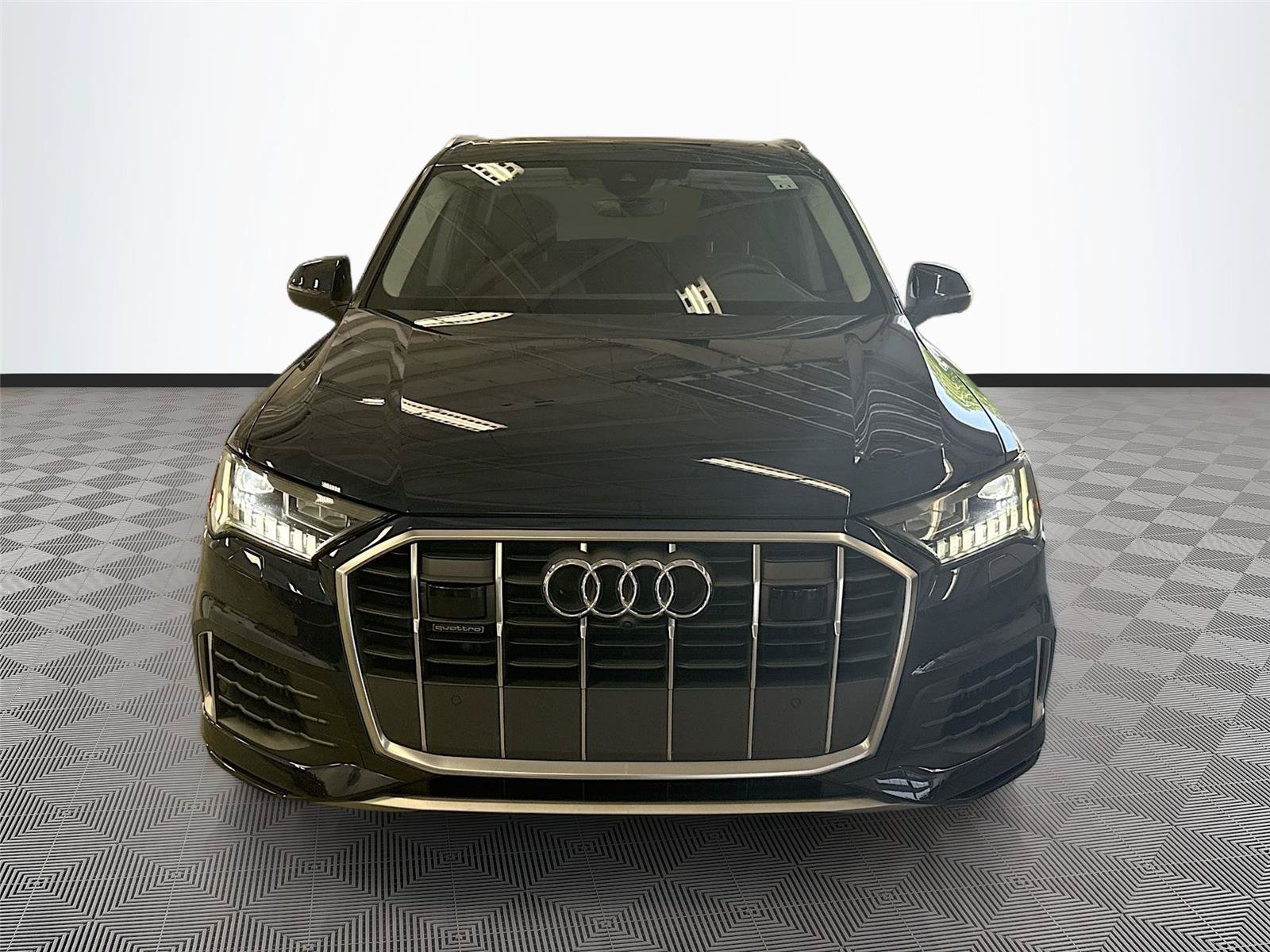 Used 2023 Audi Q7 3.0T Premium Plus w/ Premium Plus Package AWD/4WD image 2