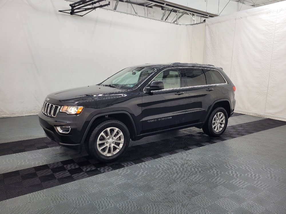 Used 2021 Jeep Grand Cherokee Laredo AWD/4WD image 2