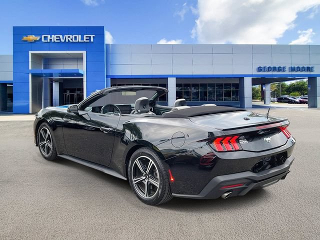 Used 2024 Ford Mustang Convertible RWD image 3