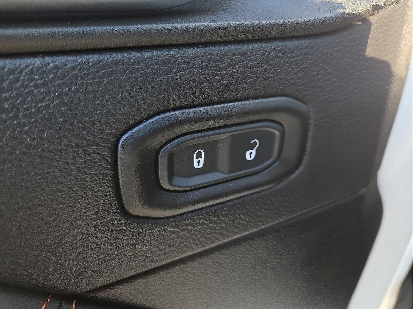 Used 2021 Jeep Gladiator Mojave w/ Uconnect 4C Nav & Sound Group AWD/4WD image 15