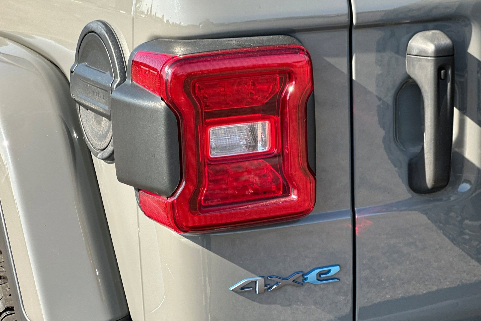 Used 2023 Jeep Wrangler Unlimited Rubicon 4xe AWD/4WD image 33