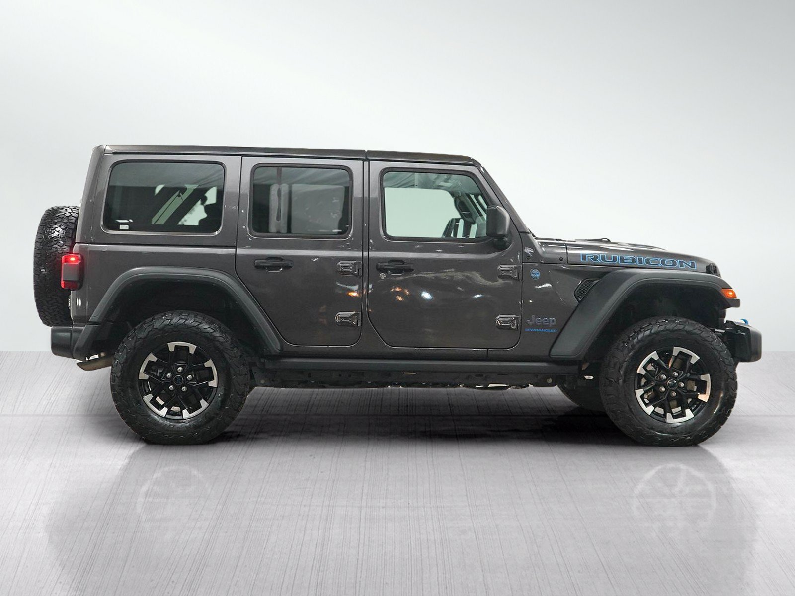 Used 2025 Jeep Wrangler Unlimited Rubicon 4xe w/ Convenience Group AWD/4WD image 6